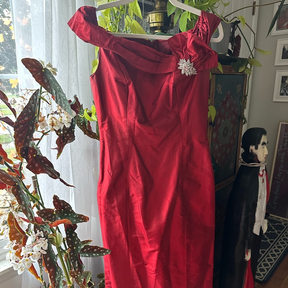 Alvina Valenta Maids New York Red Evening Dress